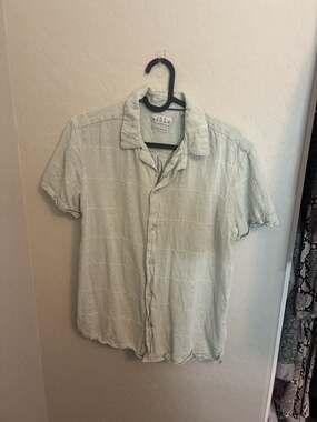 Ike Behar Men's Linen Blend Short Sleeve Button-Down Camp Shirt with Textured Pl